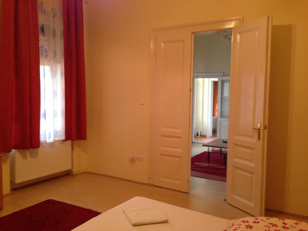 Peterfia Apartman Debrecen Ngoại thất bức ảnh