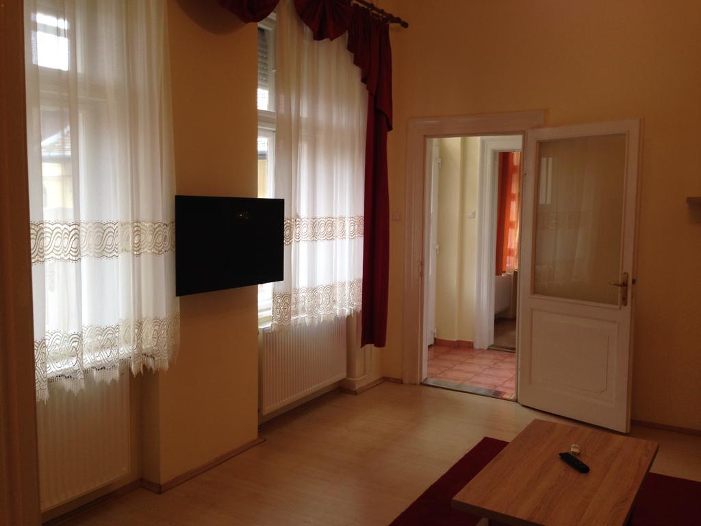 Peterfia Apartman Debrecen Ngoại thất bức ảnh